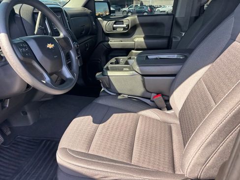 Used 2025 Chevrolet Silverado 1500 Custom image 9