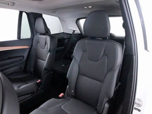 Certified 2025 Volvo XC90 B6 Plus w/ Protection Package Premier image 31