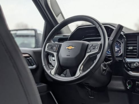 Used 2025 Chevrolet Silverado 1500 LT image 16