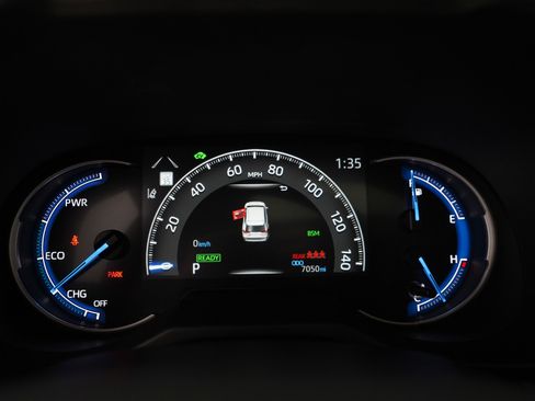 Used 2025 Toyota RAV4 XLE w/ Convenience Package image 29