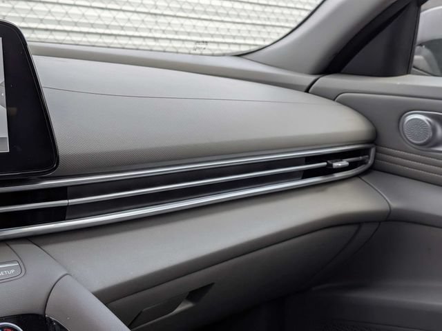 Used 2025 Hyundai Elantra SEL FWD image 20