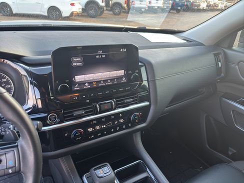 Used 2023 Nissan Pathfinder SL w/ Lighting Package (N92) image 30