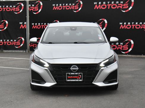 Used 2023 Nissan Altima 2.5 SV image 2