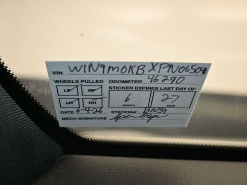 Used 2023 Mercedes-Benz EQB 300 4MATIC image 11