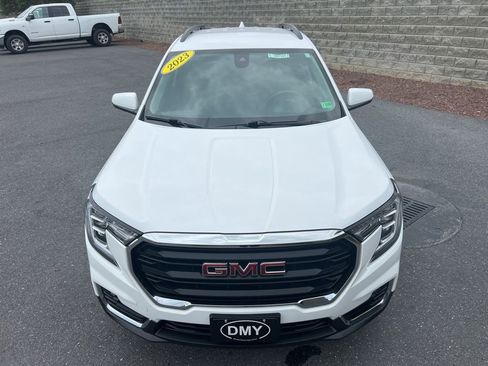 Used 2023 GMC Terrain SLE w/ Driver Convenience Package image 9