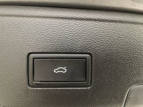 Certified 2025 Volkswagen Atlas Cross Sport SEL R-Line image 10