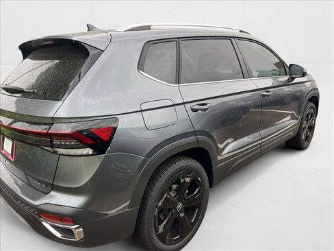 New 2025 Volkswagen Taos SEL image 6