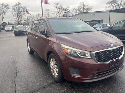 Used 2016 Kia Sedona LX image 3