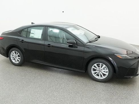 Used 2025 Toyota Camry LE image 27