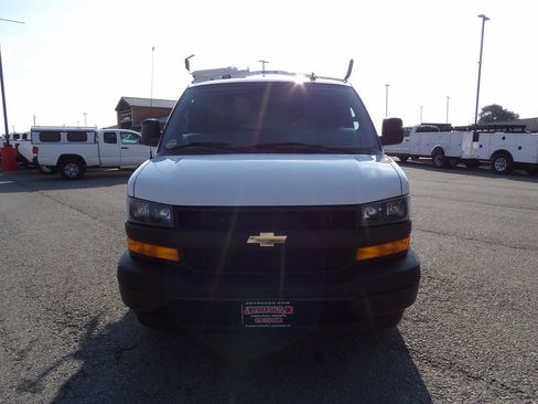 Used 2018 Chevrolet Express 2500 w/ Driver Convenience Package RWD image 12