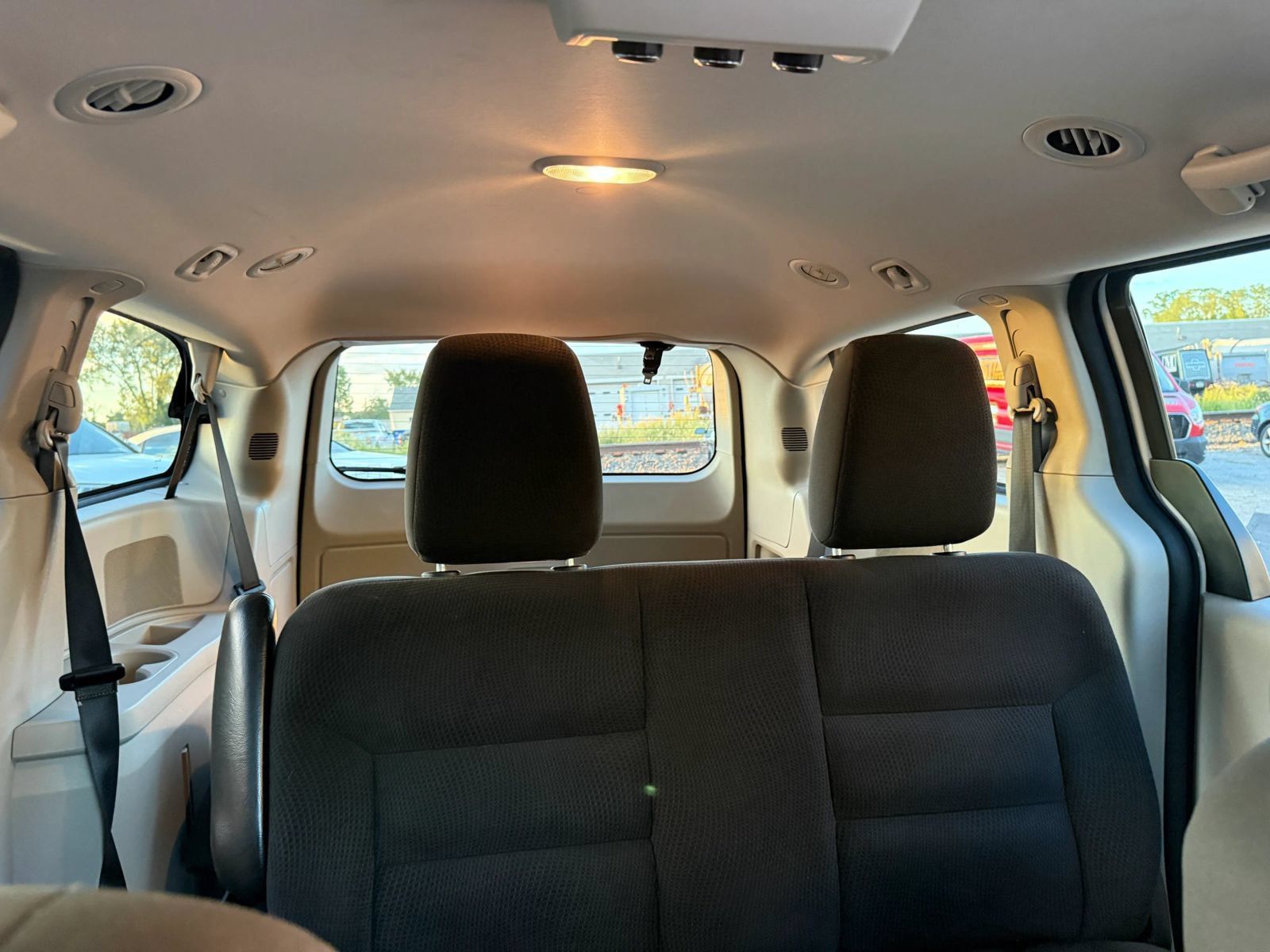 Used 2019 Dodge Grand Caravan SE FWD image 13