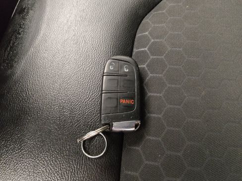 Used 2018 Jeep Compass Latitude FWD image 32