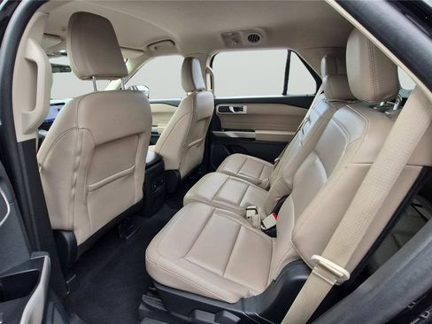 Used 2023 Ford Explorer XLT w/ Equipment Group 202A AWD/4WD image 17