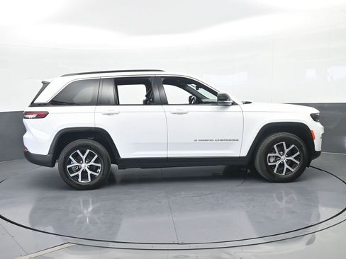 Used 2024 Jeep Grand Cherokee Limited image 7