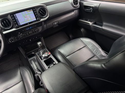 Used 2021 Toyota Tacoma TRD Off-Road w/ TRD Premium Off Road Package AWD/4WD image 14