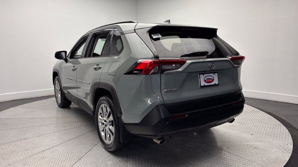 Used 2021 Toyota RAV4 XLE Premium AWD/4WD image 34