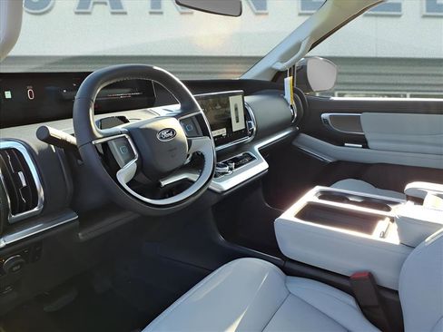 New 2025 Ford Expedition Platinum w/ Platinum Ultimate Package image 9