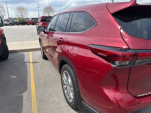 Used 2020 Toyota Highlander Limited AWD/4WD image 5