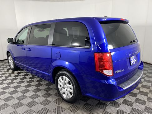 Used 2018 Dodge Grand Caravan SE w/ UConnect Hands-Free Group FWD image 8
