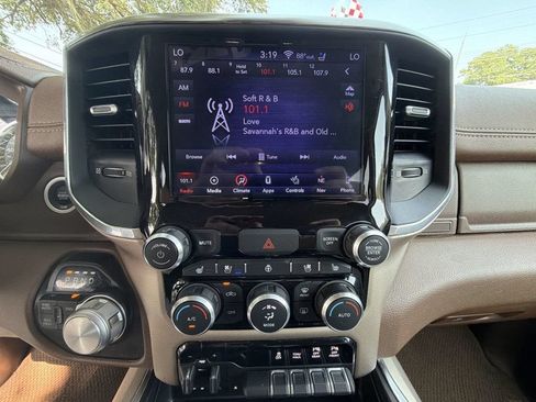 Used 2019 RAM 1500 Laramie AWD/4WD image 17