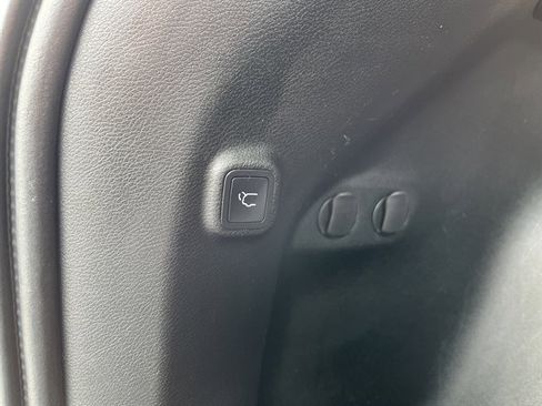 Used 2020 Jeep Cherokee Limited AWD/4WD image 15