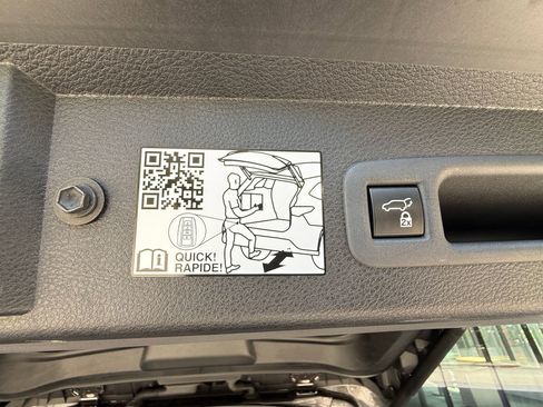 Used 2023 Toyota Sienna XLE FWD image 22