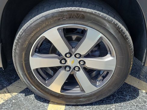 Used 2019 Chevrolet Traverse LT w/ LT Premium Package FWD image 9