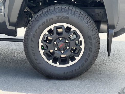 Used 2025 Toyota Tacoma TRD Off-Road AWD/4WD image 14