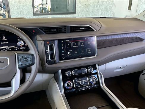 Used 2024 GMC Yukon Denali image 6