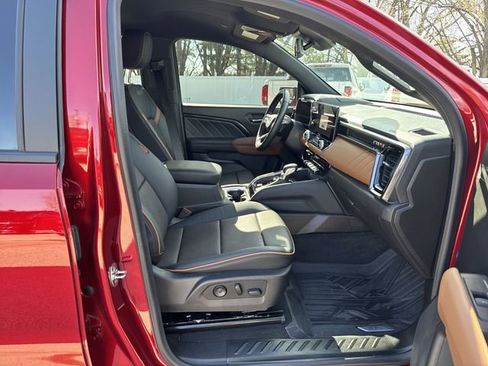 Used 2024 GMC Canyon AT4 w/ AT4 Premium Package image 28