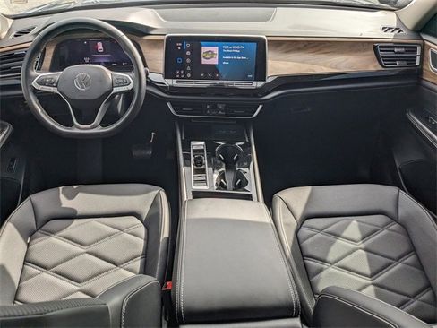 Used 2025 Volkswagen Atlas SE image 15