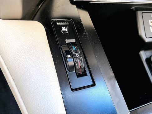 Used 2021 Lexus GX 460 Premium w/ Premium Package image 35