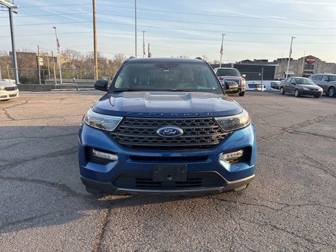 Used 2021 Ford Explorer XLT w/ Equipment Group 202A image 2