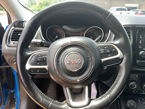 Used 2018 Jeep Compass Latitude AWD/4WD image 13