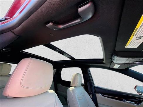 Used 2018 Cadillac XT5 Luxury w/ Driver Awareness Package image 17