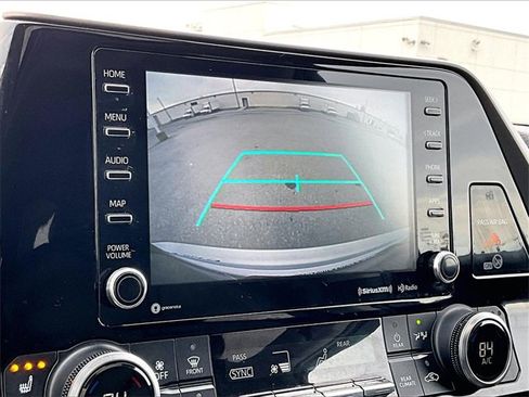 Used 2020 Toyota Highlander XLE image 27