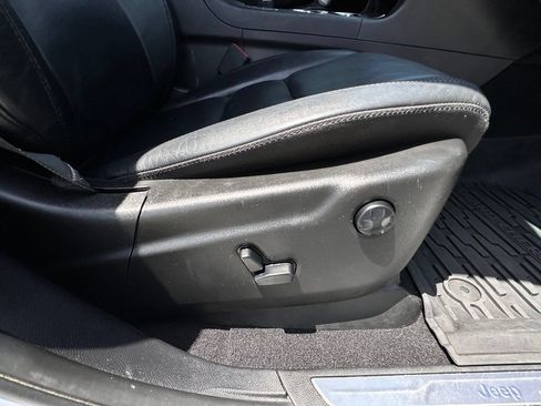Used 2019 Jeep Grand Cherokee Limited AWD/4WD image 13