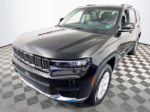 Used 2023 Jeep Grand Cherokee L Limited w/ Luxury Tech Group II AWD/4WD image 3