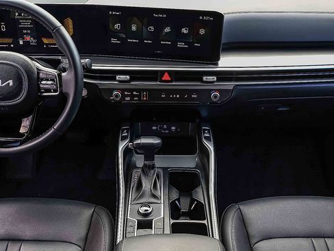 Certified 2025 Kia Sorento S image 11