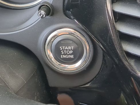 Used 2020 Mitsubishi Outlander ES image 29