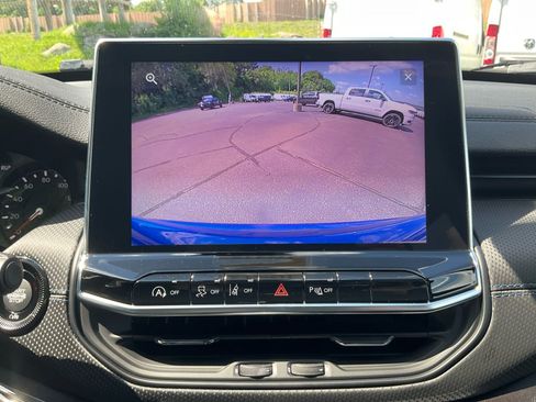 New 2025 Jeep Compass Limited w/ Sun & Sound Group image 22