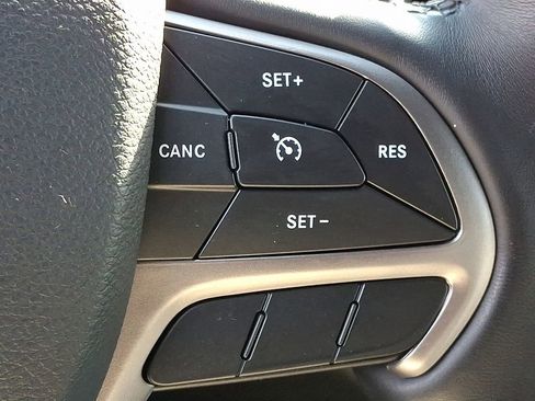 Used 2020 Jeep Grand Cherokee Altitude image 26