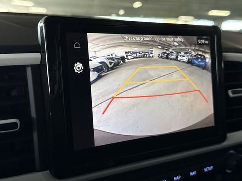 Used 2024 Hyundai Venue Limited FWD image 18