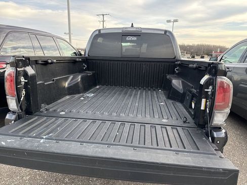 Used 2021 Toyota Tacoma TRD Off-Road image 25