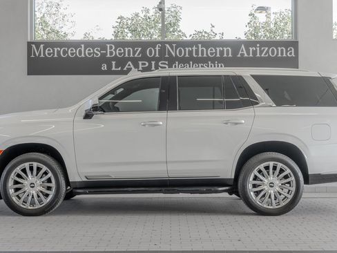 Used 2024 Cadillac Escalade Premium Luxury AWD/4WD image 2
