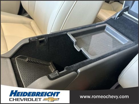 Used 2022 Cadillac XT4 Luxury w/ Cold Weather Package AWD/4WD image 28