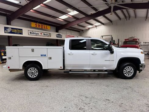 Used 2024 Chevrolet Silverado 2500 LT w/ Convenience Package AWD/4WD image 9