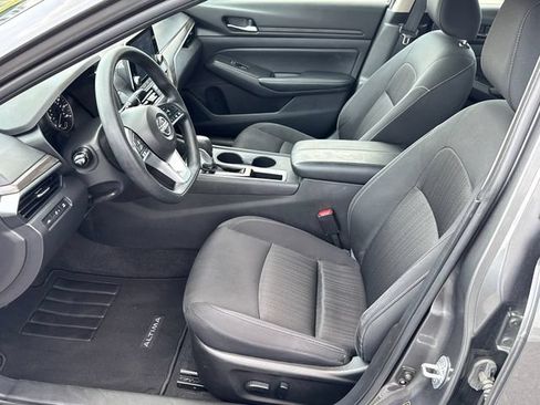 Used 2025 Nissan Altima 2.5 SV FWD image 9