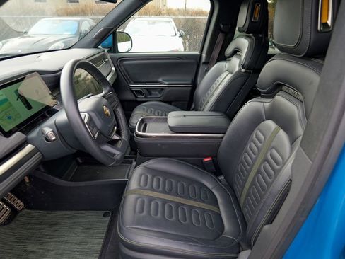 Used 2024 Rivian R1S Adventure image 16