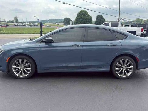 Used 2015 Chrysler 200 S FWD image 5
